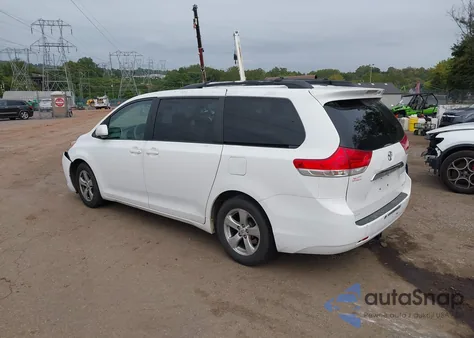 2011 Toyota Sienna Le V6 z USA, uszkodzony, nr VIN 5TDKK3DC1BS019004